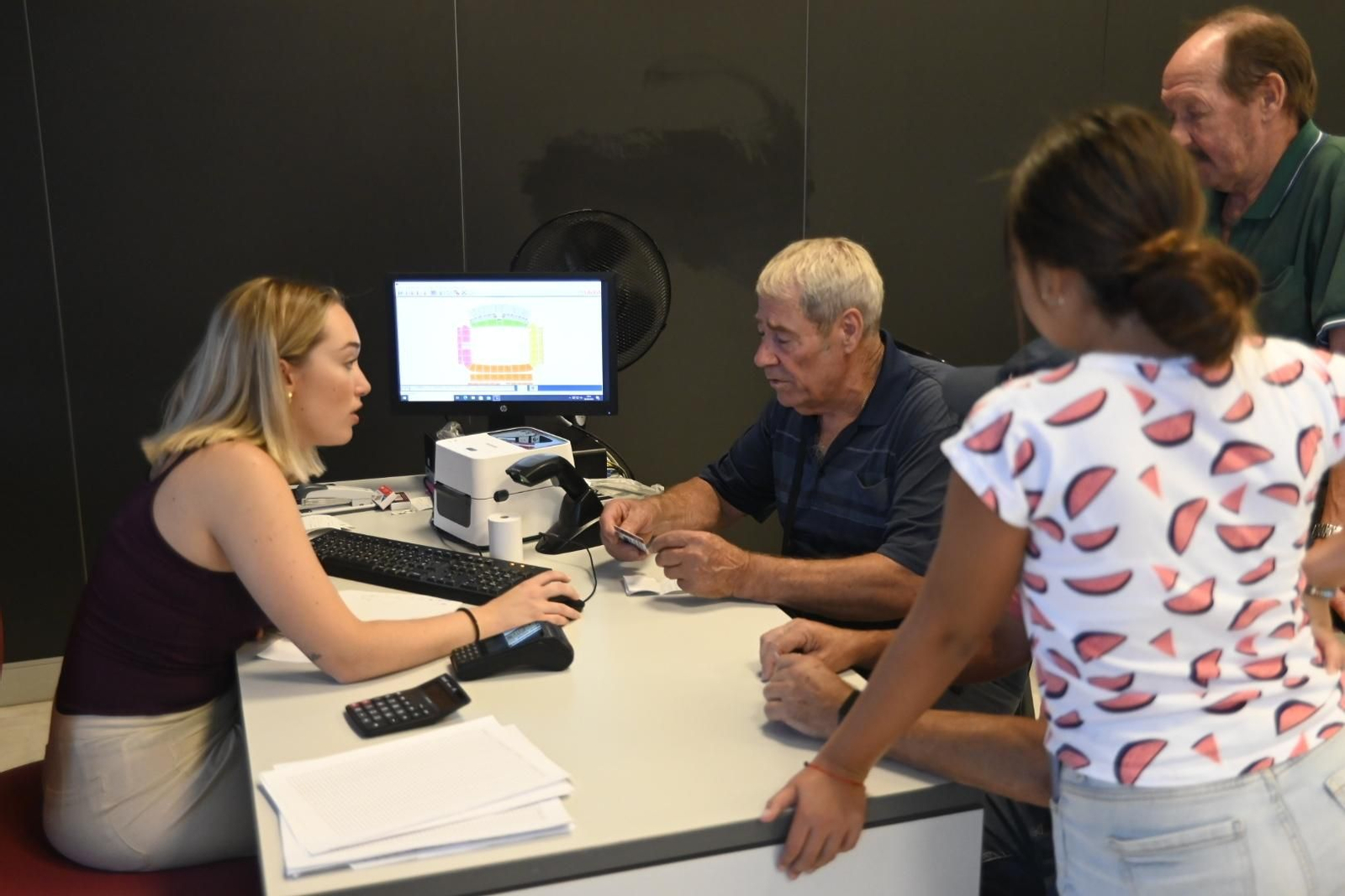 Las imágenes del arranque de la segunda fase de la campaña de abonados del Córdoba CF