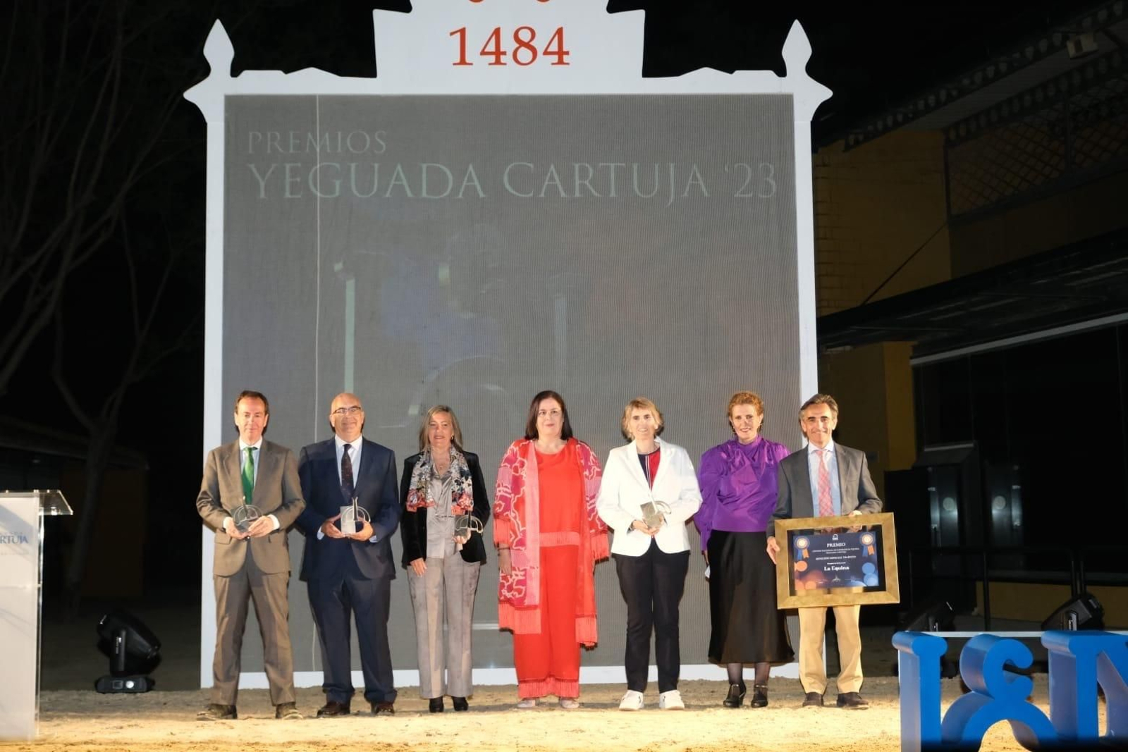 Los galardonados, con Begoña García Bernal y Judit Anda. Los galardonados, con Begoña García Bernal y Judit Anda.
