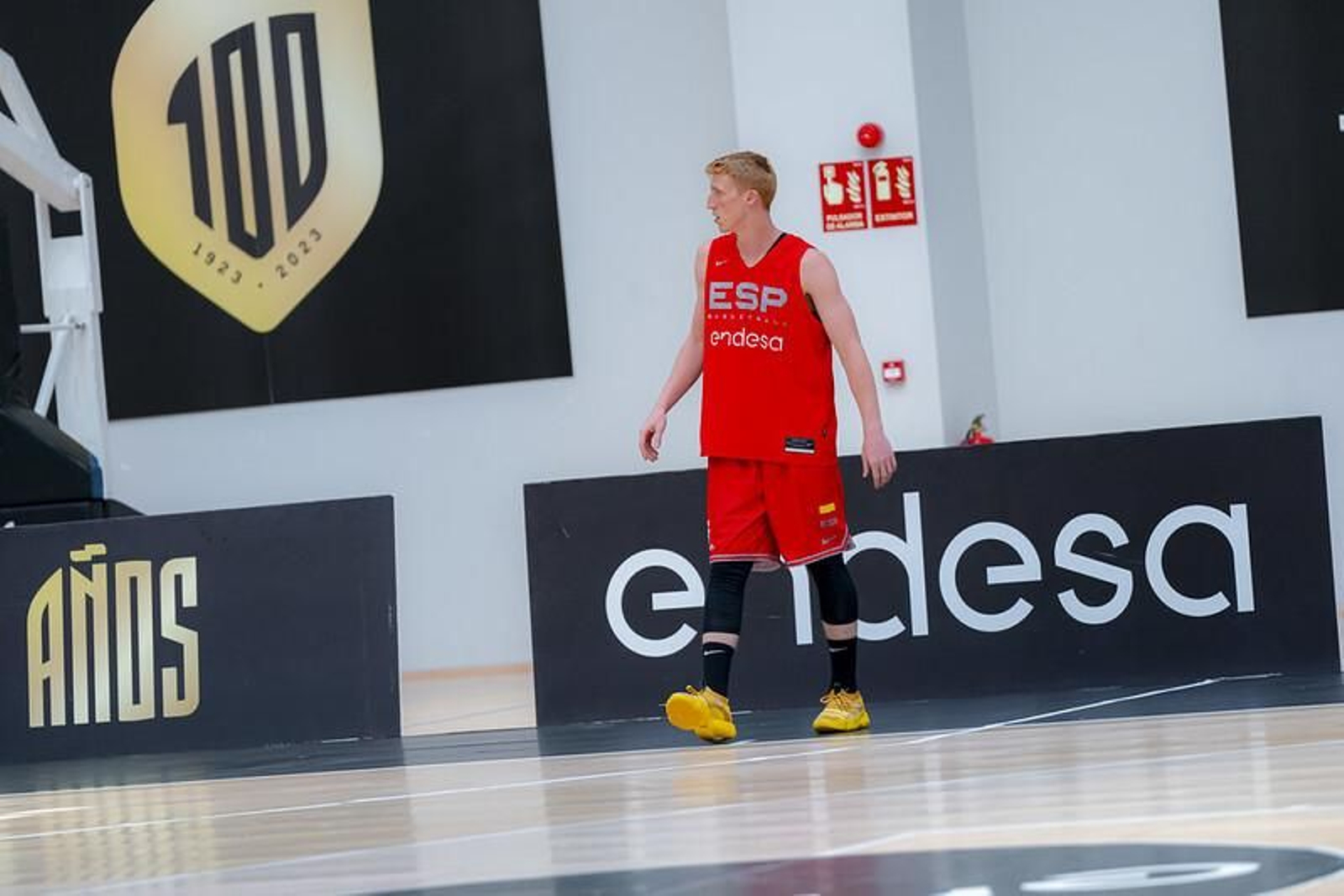 Las imágenes del primer entrenamiento de España, con Alberto Díaz