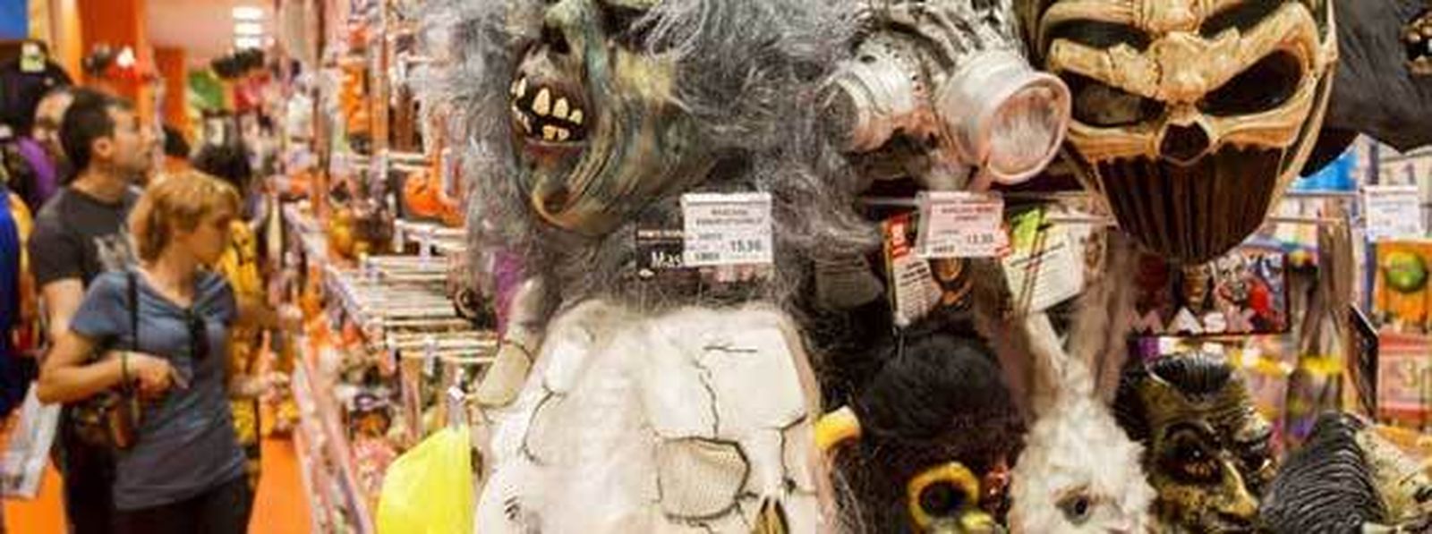 Tienda de disfraces de Halloween en Sevilla. / DIARIO DE SEVILLA