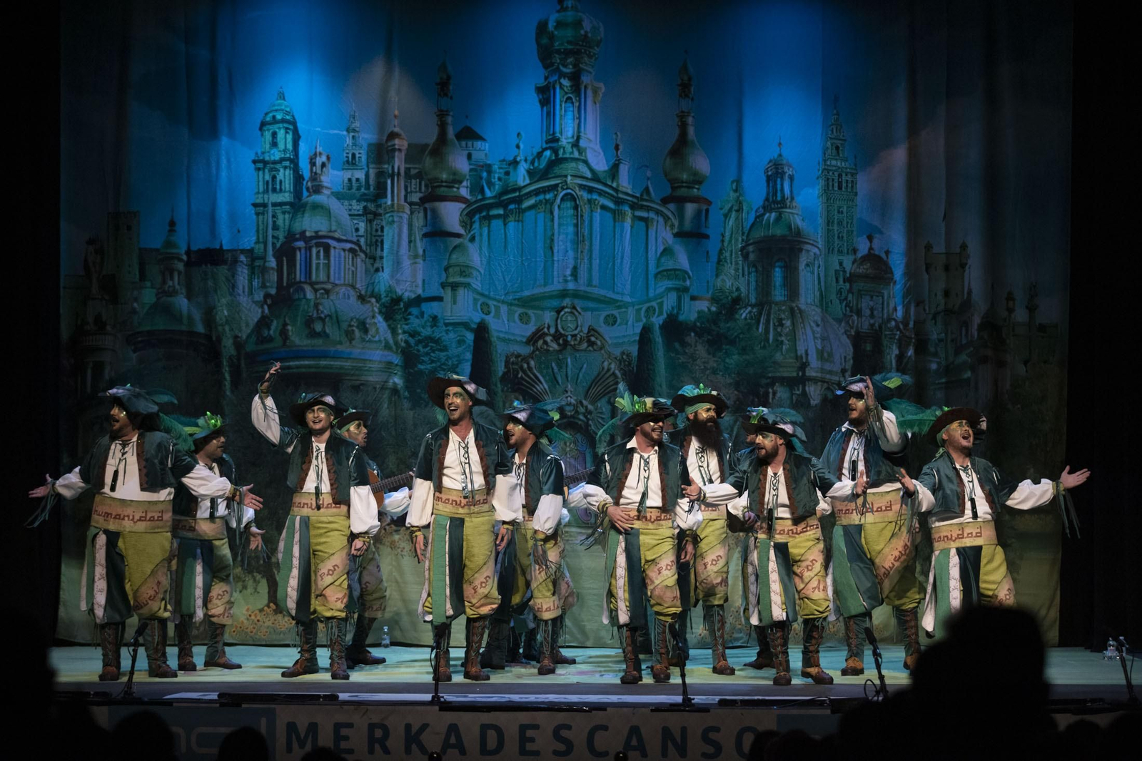 Imágenes de la actuación de la comparsa de Sevilla 'Ciudad Esmeralda' en el Carnaval Colombino