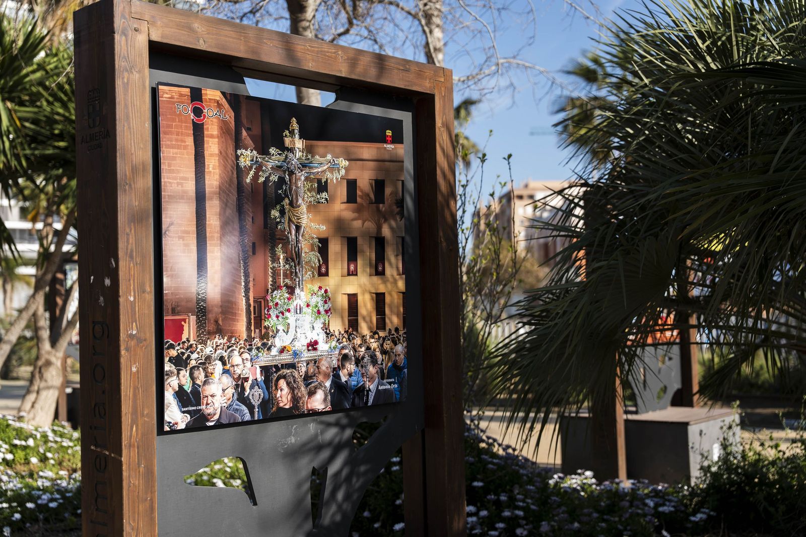 Exposición "La otra mirada" de los Fotógrafos Cofrades de Almería Focoal, en imágenes