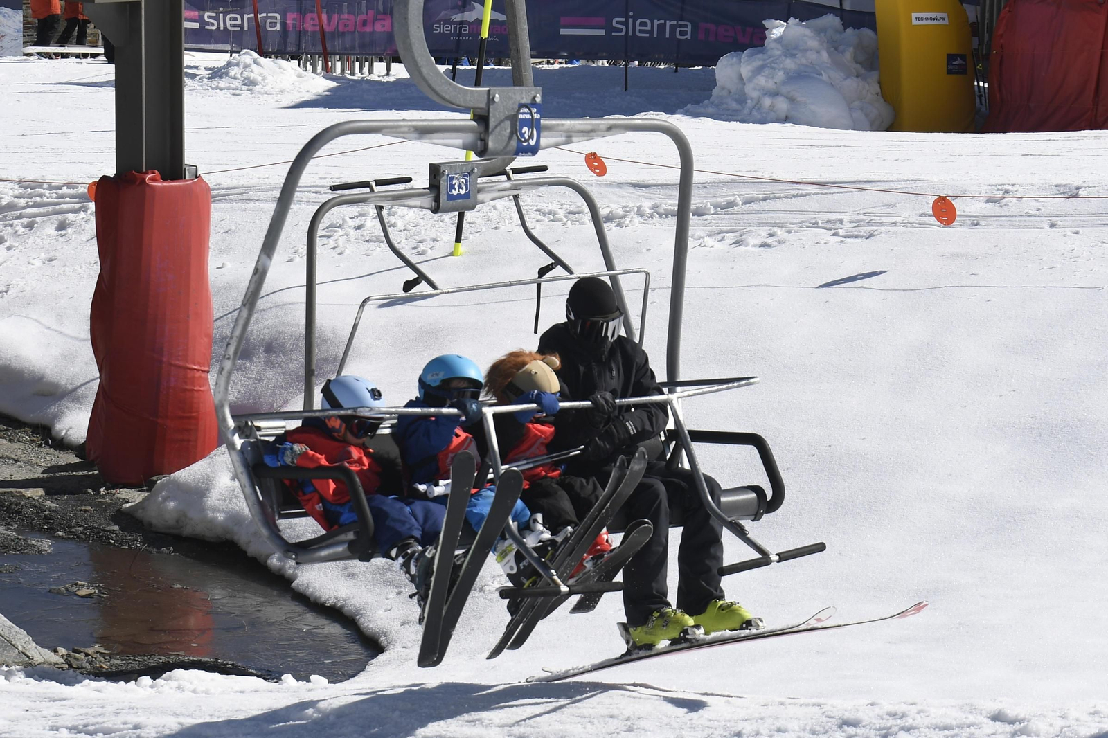 Fotos del último día de esquí en Sierra Nevada