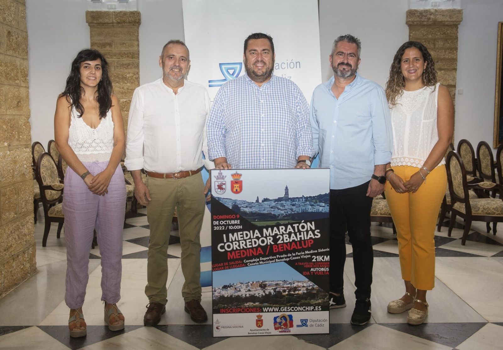 Las autoridades municipales de Medina y Benalup, junto a Jaime Armario.