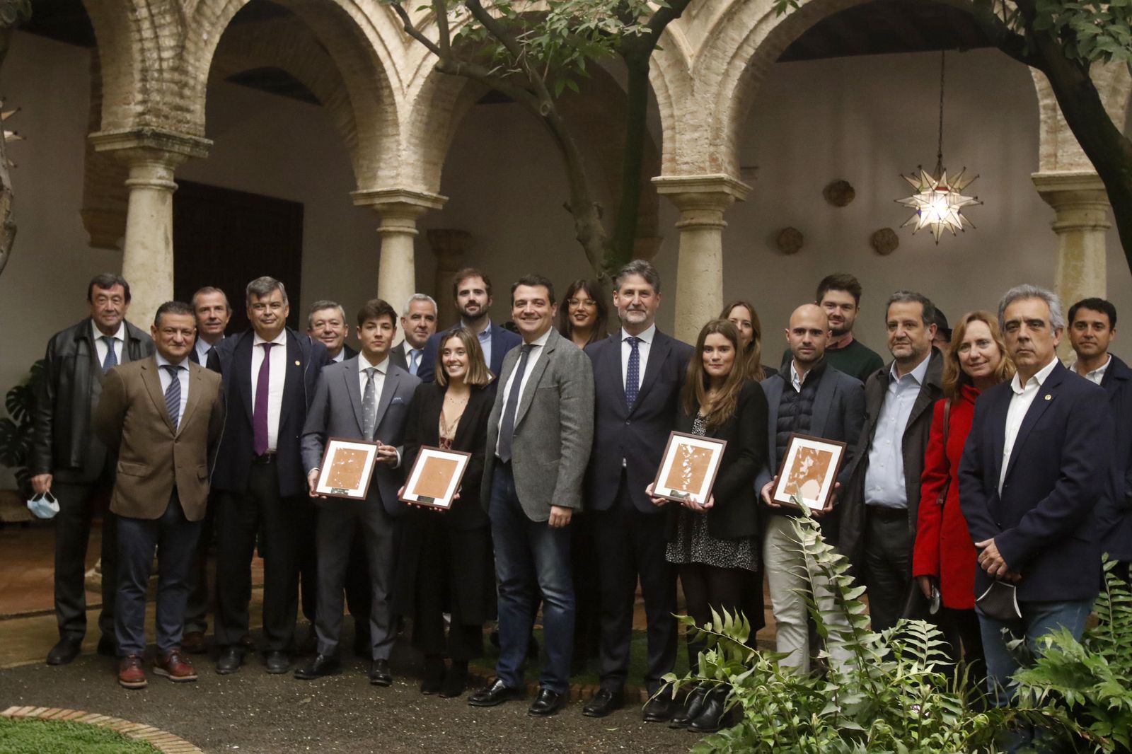Entrega de premios a los vencedores en el Palacio de Viana.