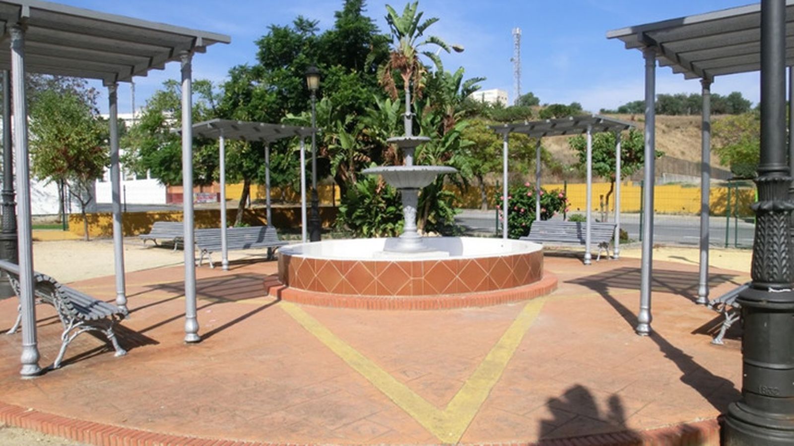 Fuente en la llamada Plaza de Ceuta, en la  Avenida 28 de febrero.