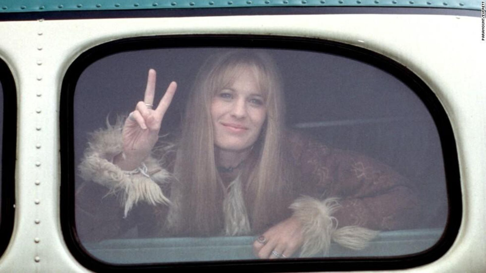 Jenny (Robin Wright)