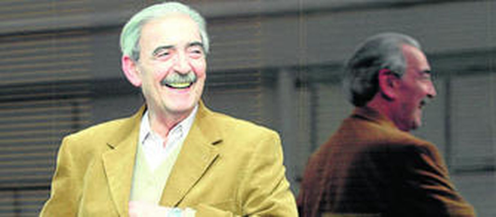 Juan Gelman, en una imagen tomada en 2004, en una de las visitas que el autor hizo a la ciudad de Granada.