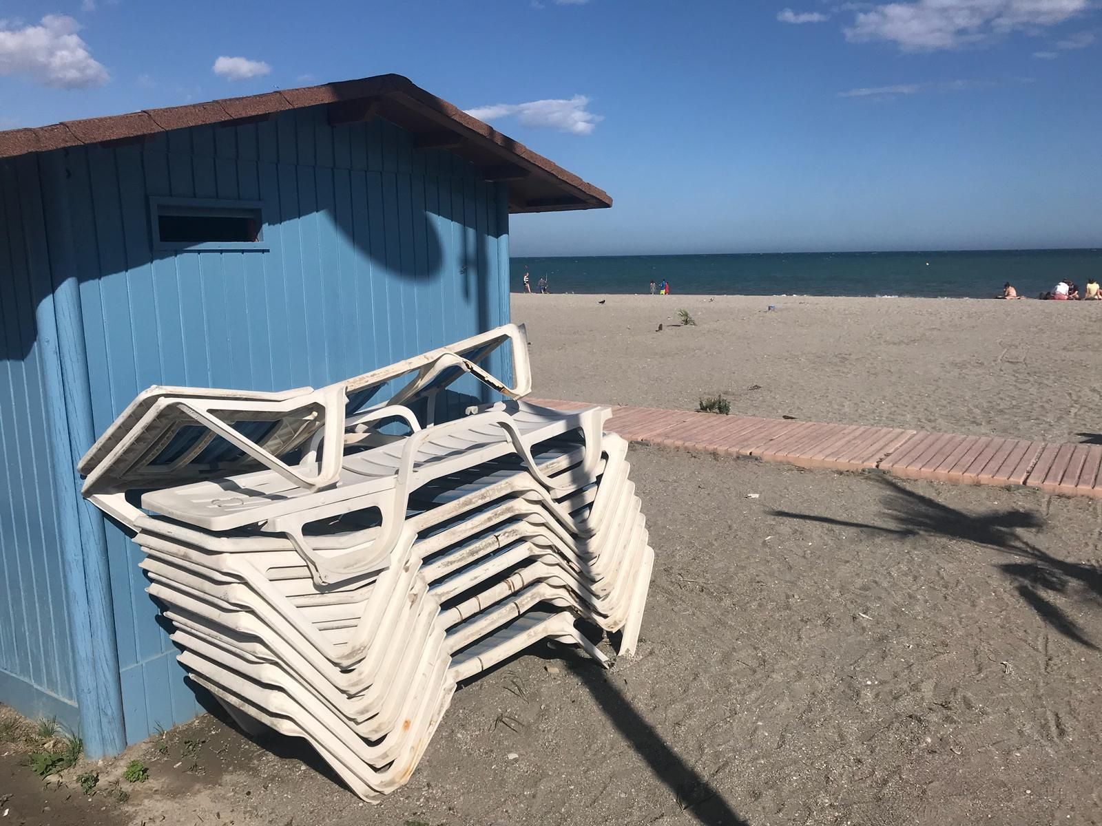 Imagen de una playa de Nerja ayer por la tarde.