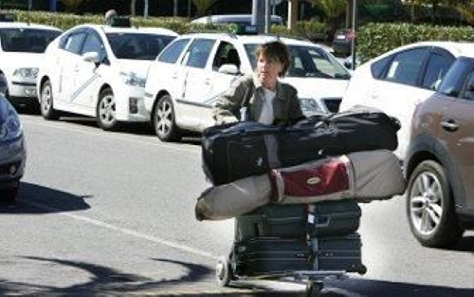 La ampliación de los enlaces en tren al aeropuerto "remata" a los taxistas