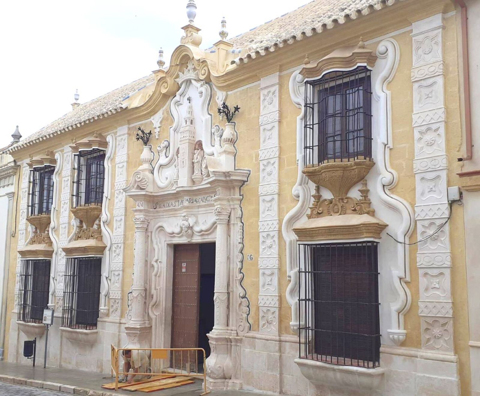La fachada de la Ciclla del Cabildo Catedral, del siglo XVIII, tras su restauración.