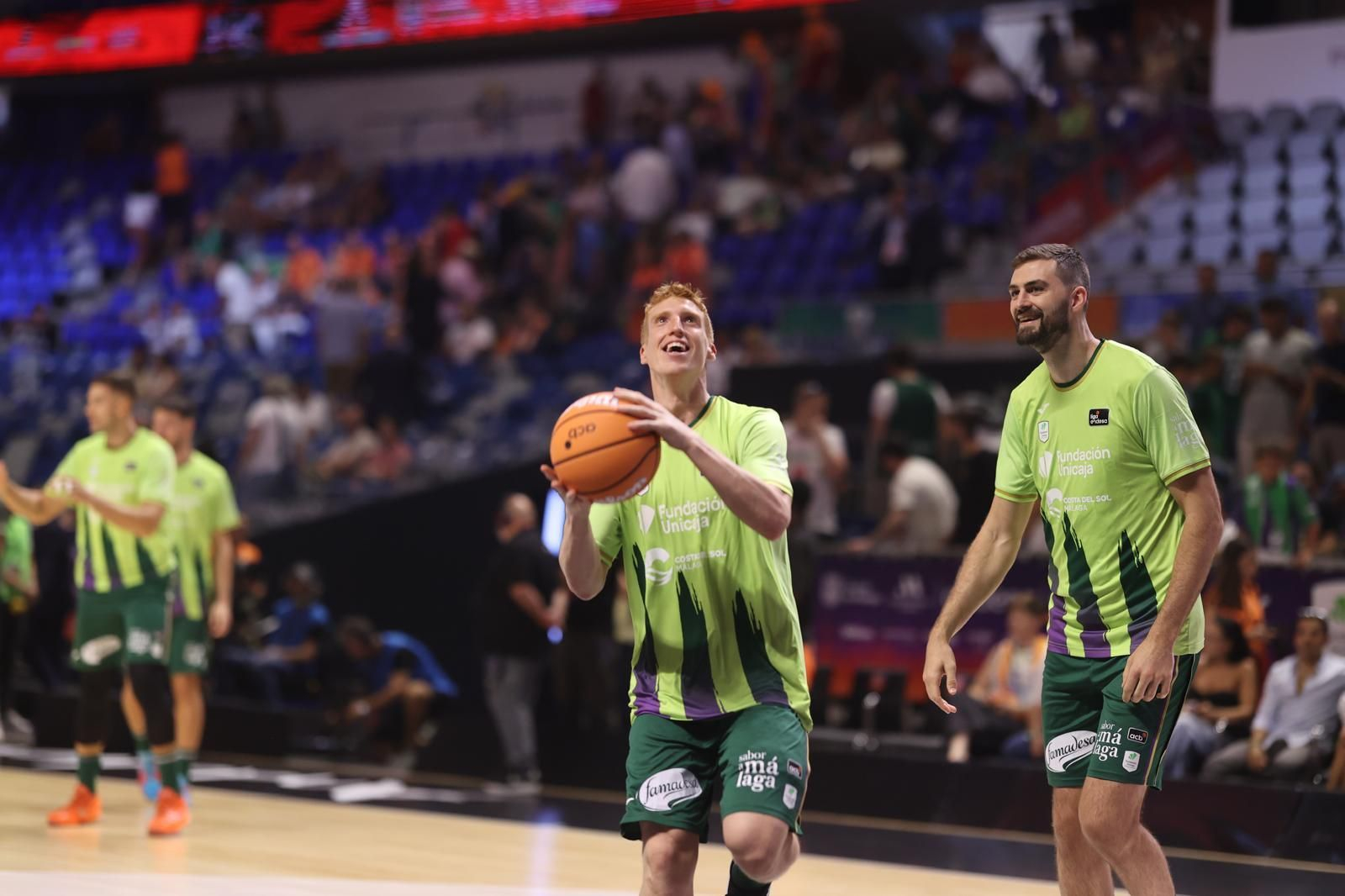 El Unicaja - Valencia Basket de la Supercopa, en fotos