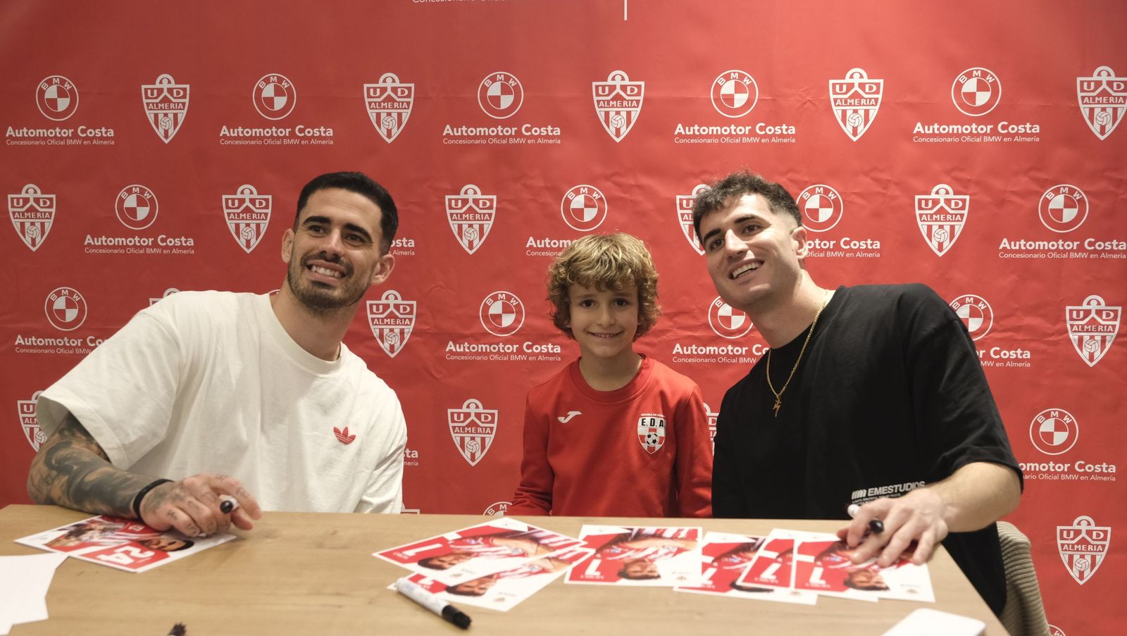 La firma de autógrafos de Jon Morcillo y Miguel de la Fuente en Automotor Costa BMW