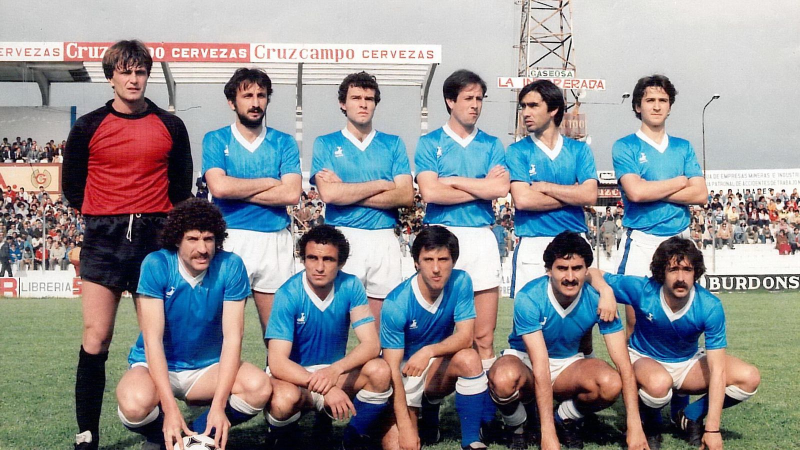 Alineación titular del Linares CF en su última temporada en Segunda División, a las órdenes de Nando Yosu.