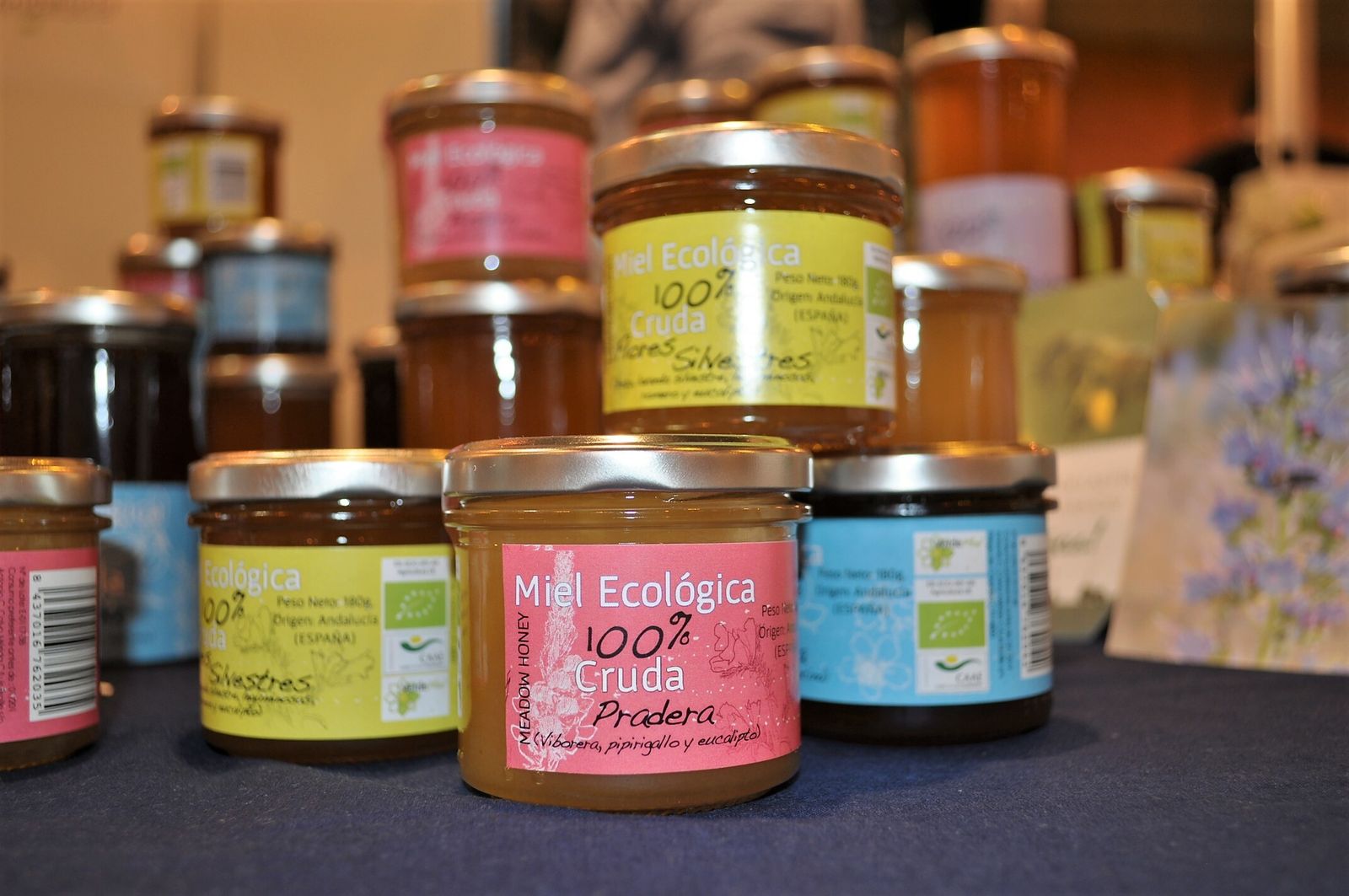 Tarros de miel ecológica.