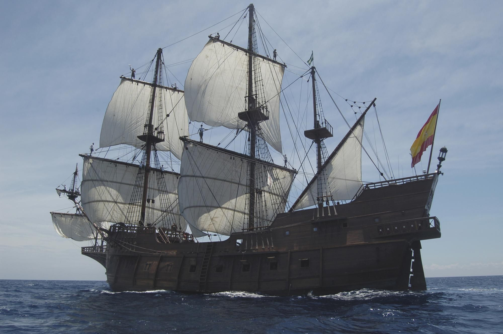 El Galeón Andalucía recorriendo millas naúticas en su gran gira europea.