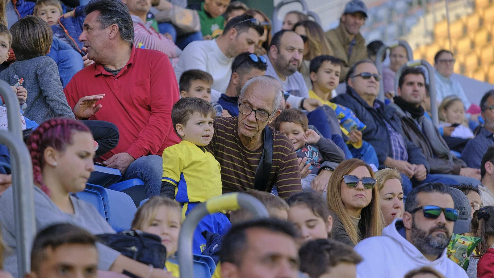 Partido de fútbol a beneficio de la Asociación de Reyes Magos en Carranza