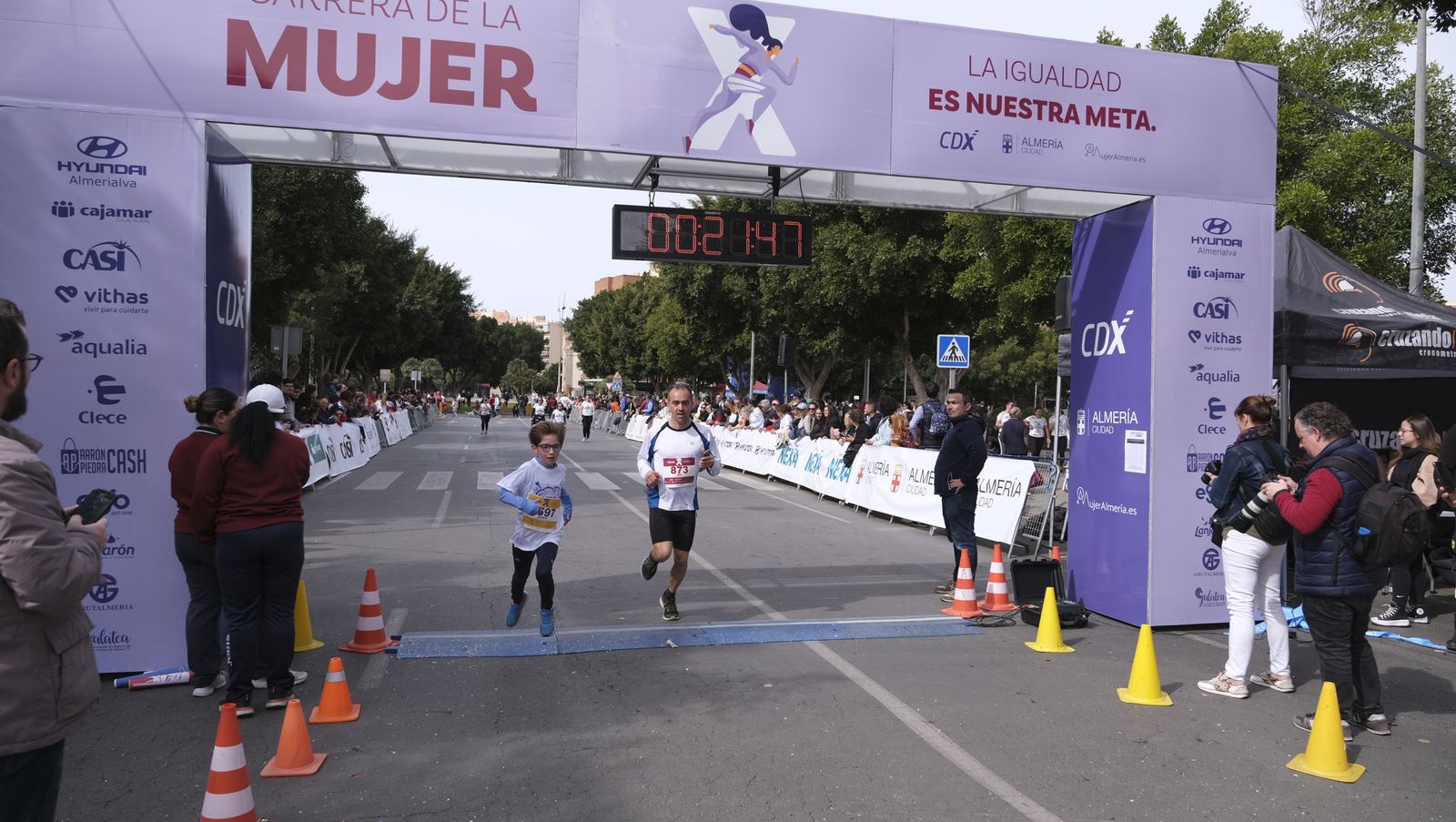 Imágenes de la Carrera de la Mujer 2023 en Almería