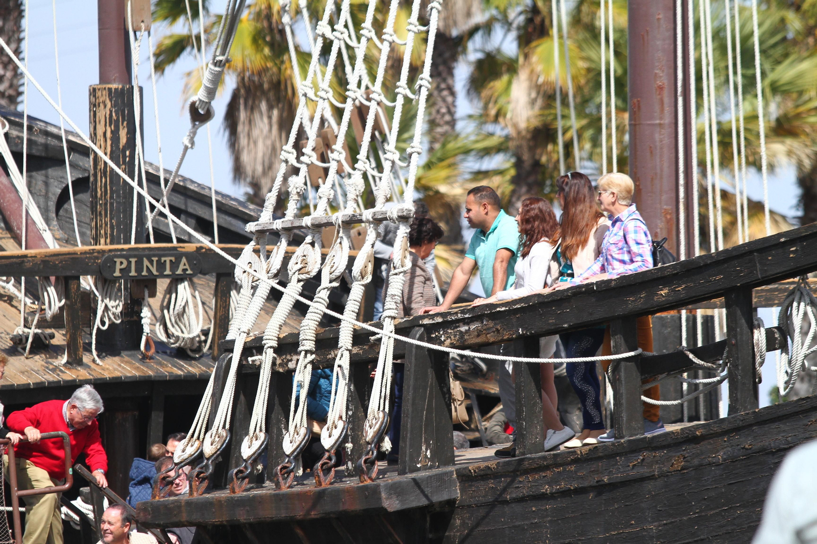 Imágenes del día de puertas abiertas en el muelle de las Carabelas