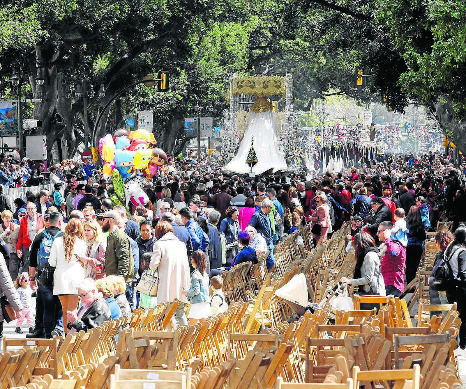 Las tribunas de la Alameda Principal se suprimirán y las sillas pasarán a estar a pie de calle.