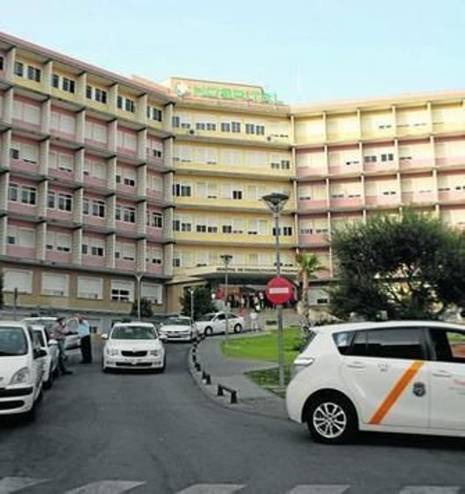 Acceso al Hospital de Traumatología en el complejo Virgen del Rocío.