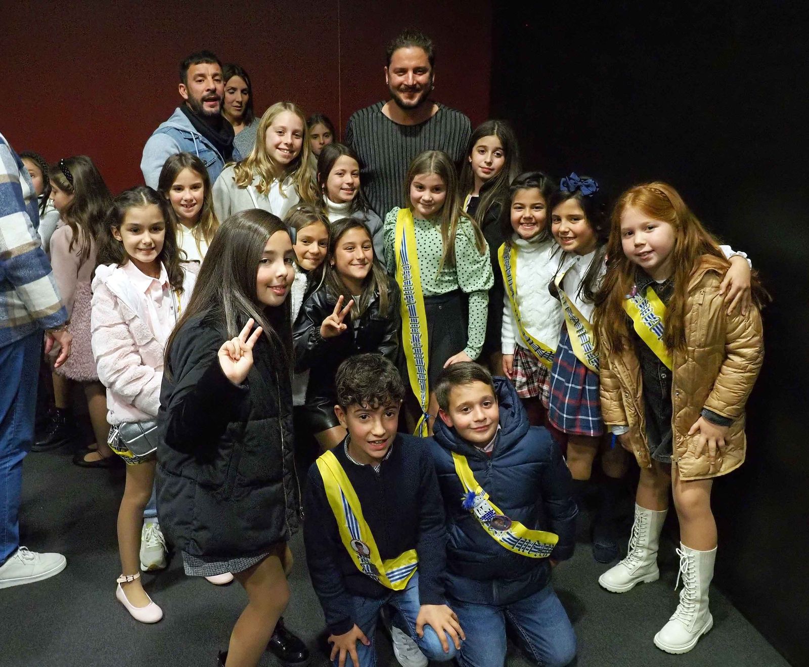 Manuel Carrasco regresa a su Isla Cristina para recibir el Galardón de la Peña Pasacalles, en imágenes