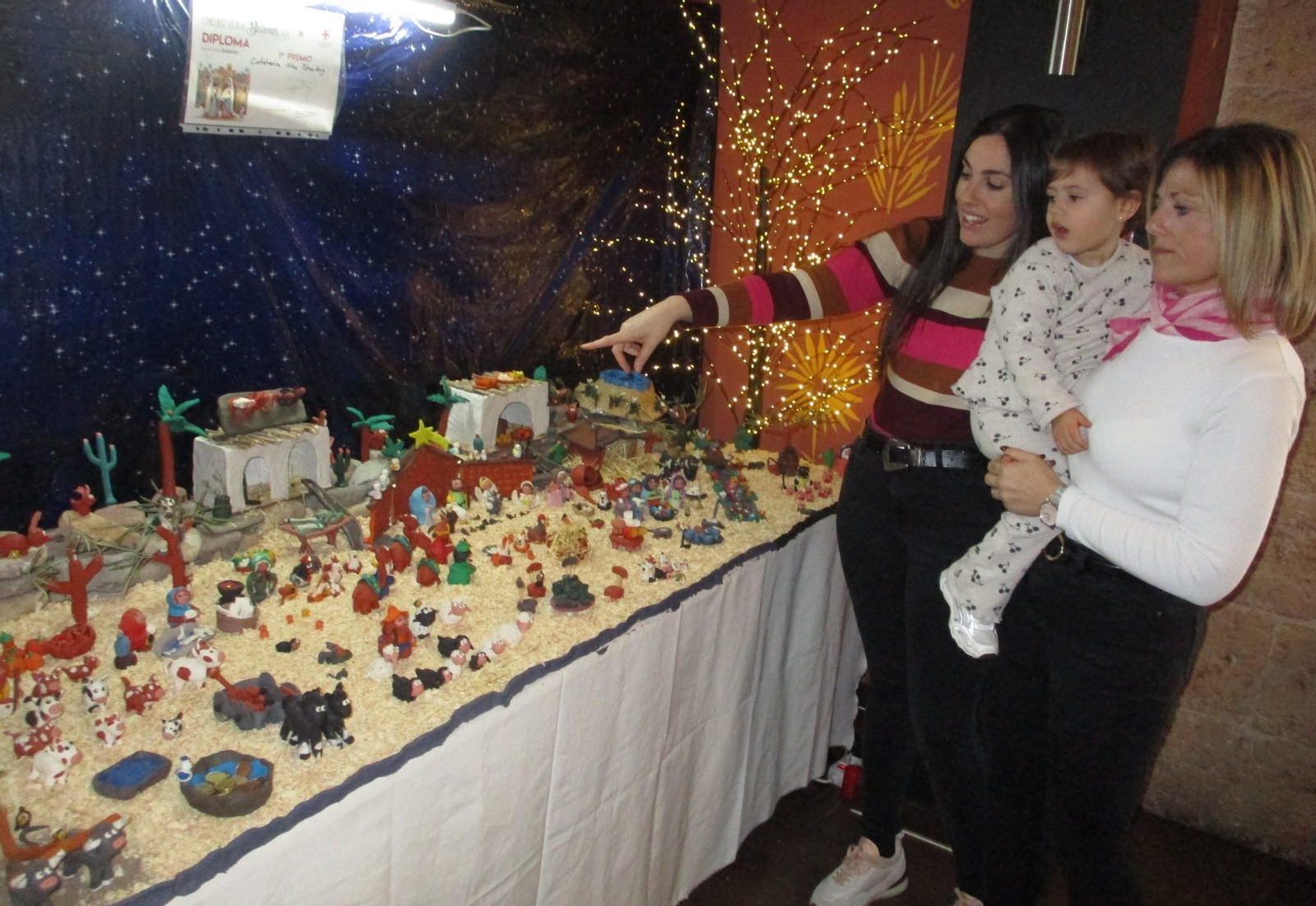 Esther y Dimitri, la pareja de Almería que ha ganado un premio con sus 120 figuras de plastilina