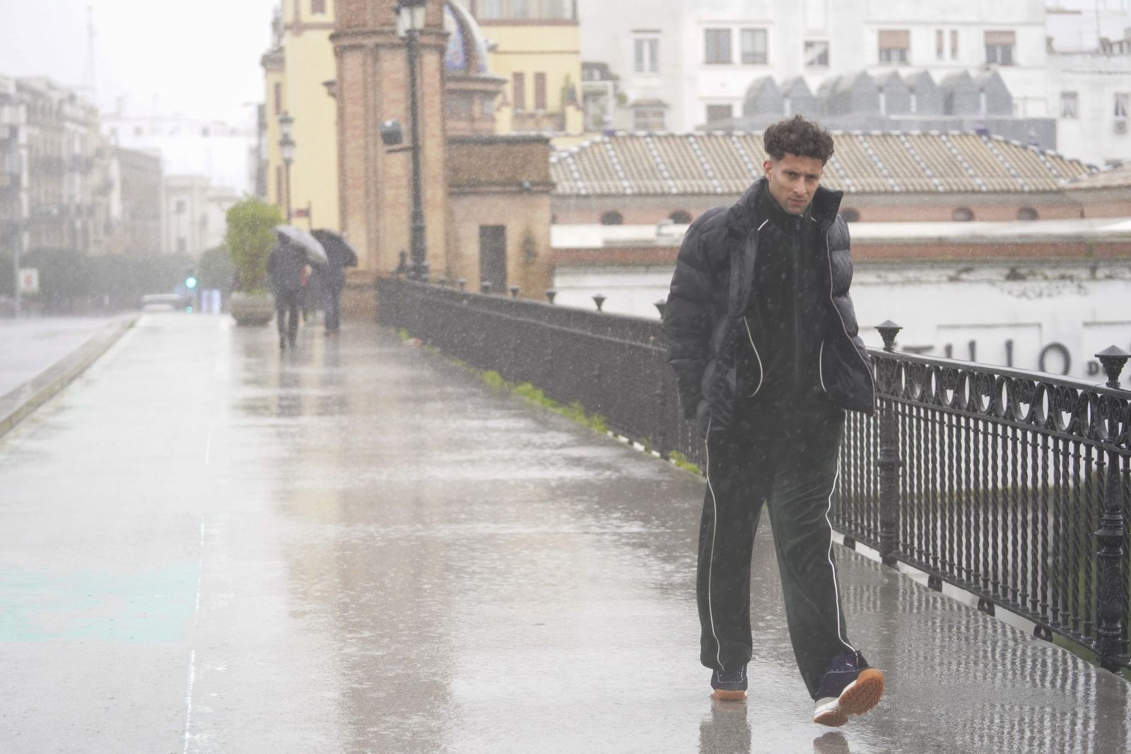 La intensa lluvia en Sevilla al paso de la Borrasca Leonardo en fotos