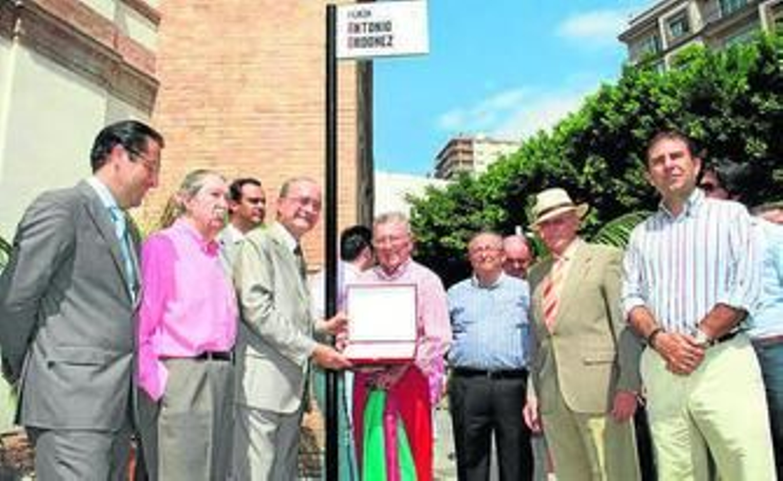 El alcalde de Málaga en el acto conmemorativo del torero El alcalde de Málaga en el acto conmemorativo del torero