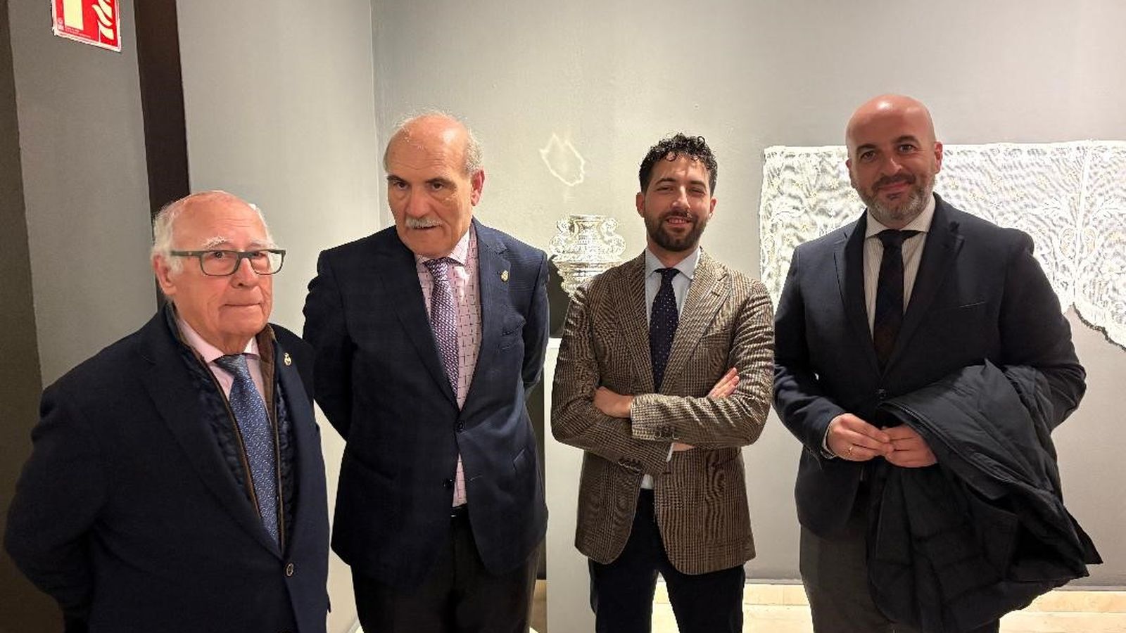 Pedro Reynoso, Juan Carlos Jurado, Juan Jesús López y Pablo Durio, durante la visita a la exposición.