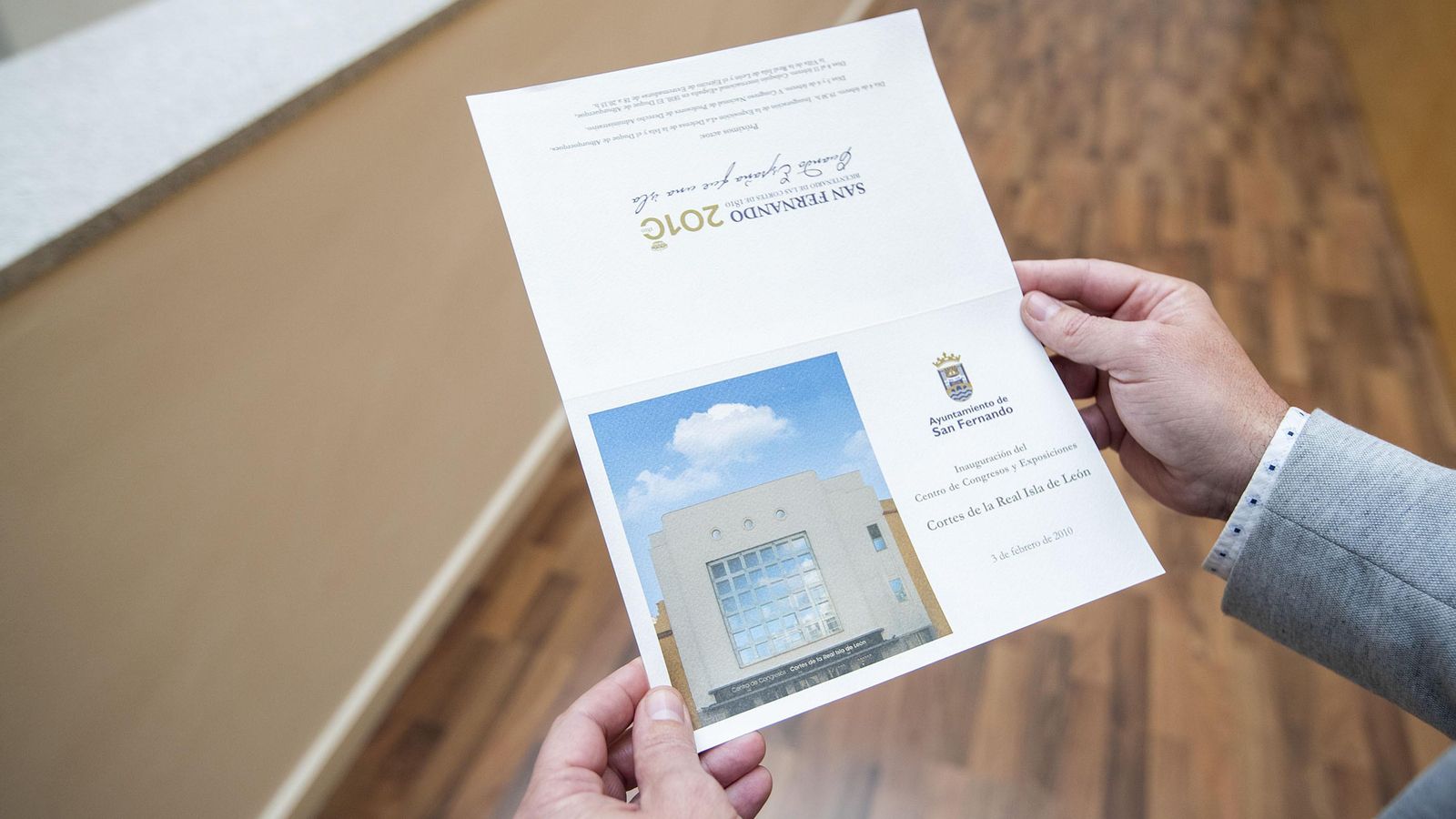 Una invitación del día de la inauguración del centro de congresos.
