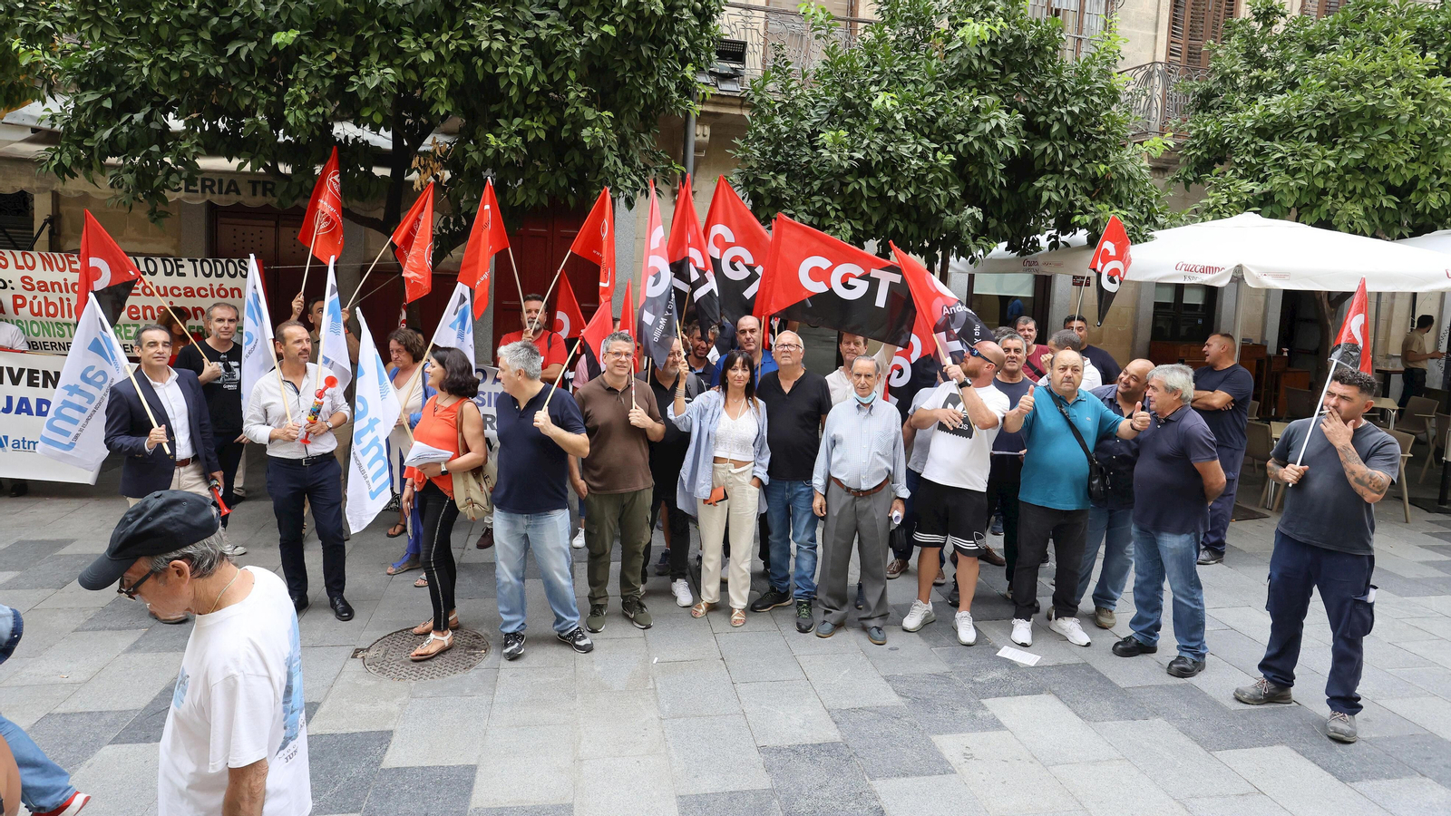 Una de las protestas del personal municipal ante el Ayuntamiento.