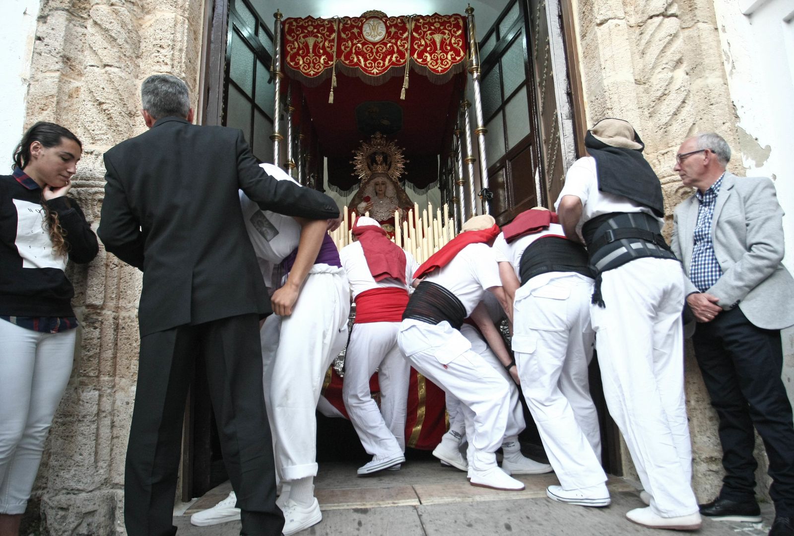 Nazareno y Paz, por las calles de Tarifa