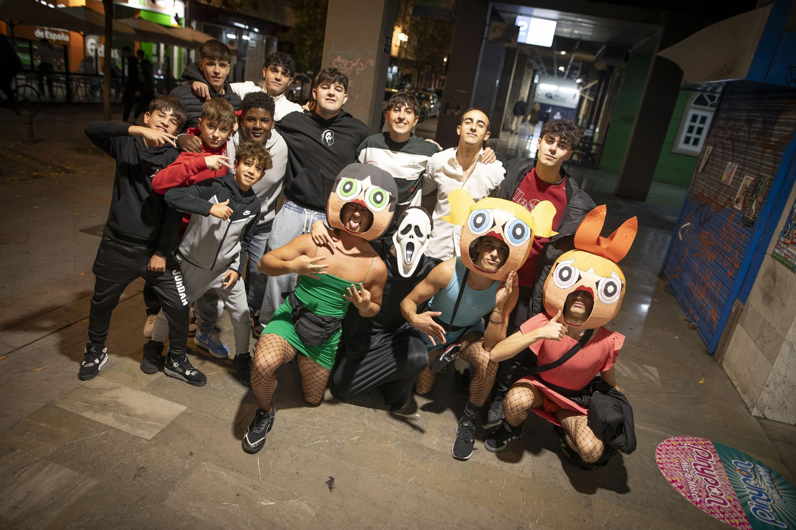 "Así fue la noche de Halloween en Granada: disfraces, truco y trato"