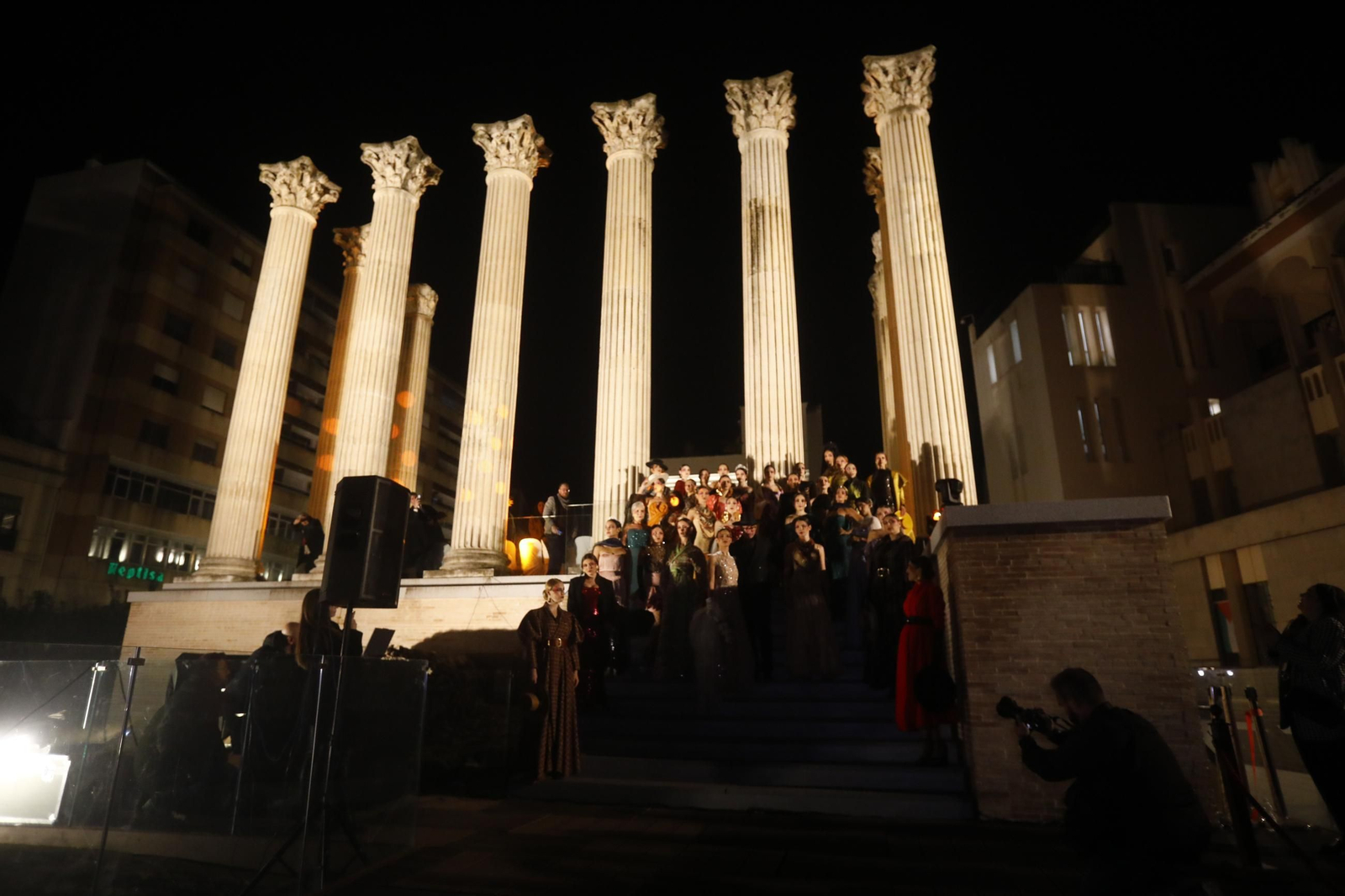 Las mejores imágenes del desfile de Mancini en el Templo Romano de Córdoba