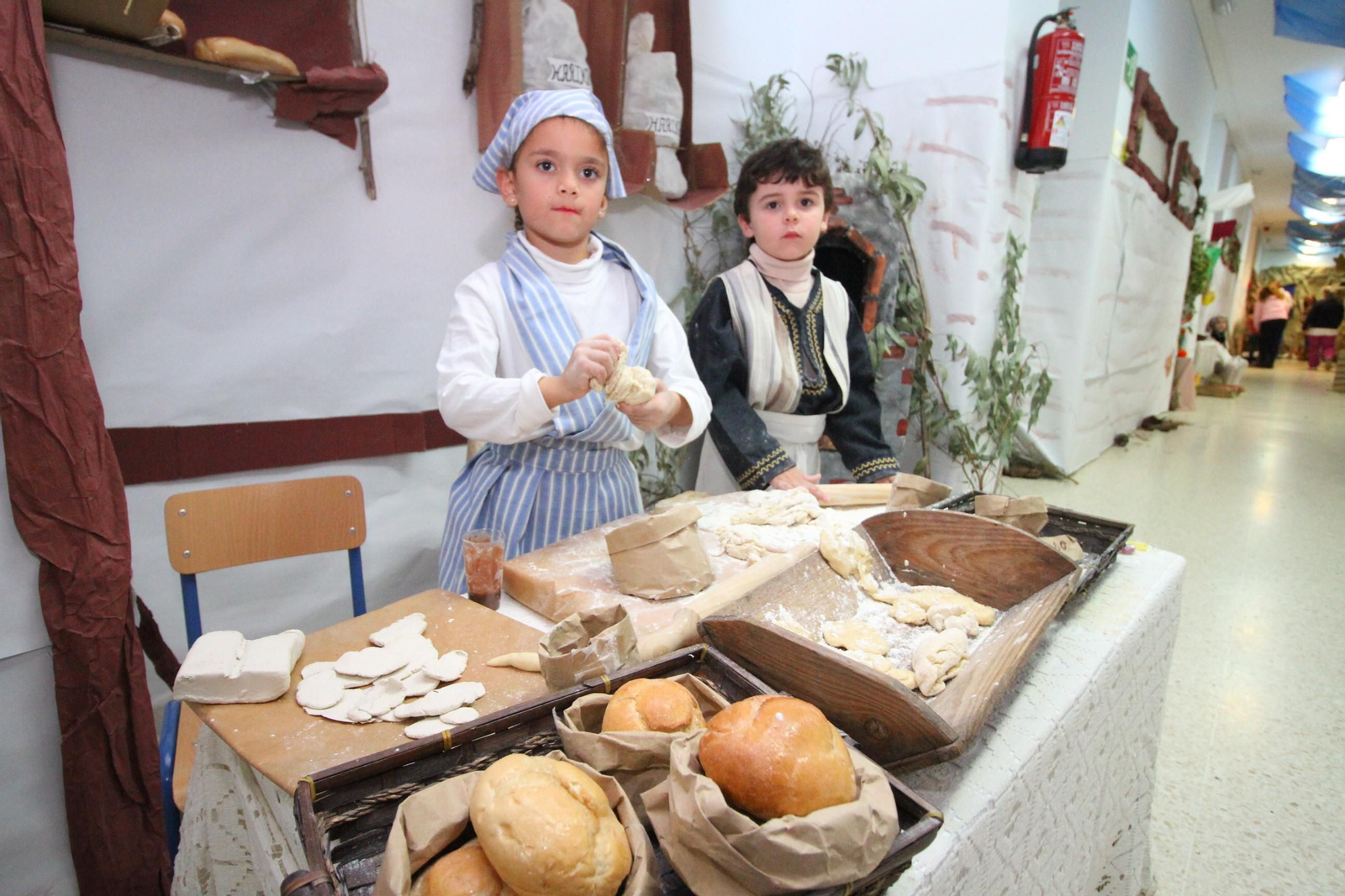 Imágenes del Belén viviente del colegio 12 de Octubre y la AMPA