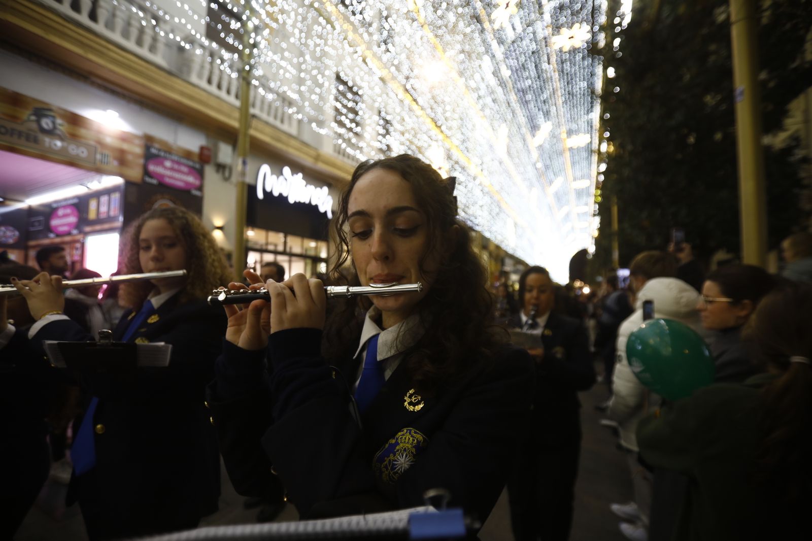 El encendido del espectáculo navideño de la calle Cruz Conde de Córdoba, en imágenes
