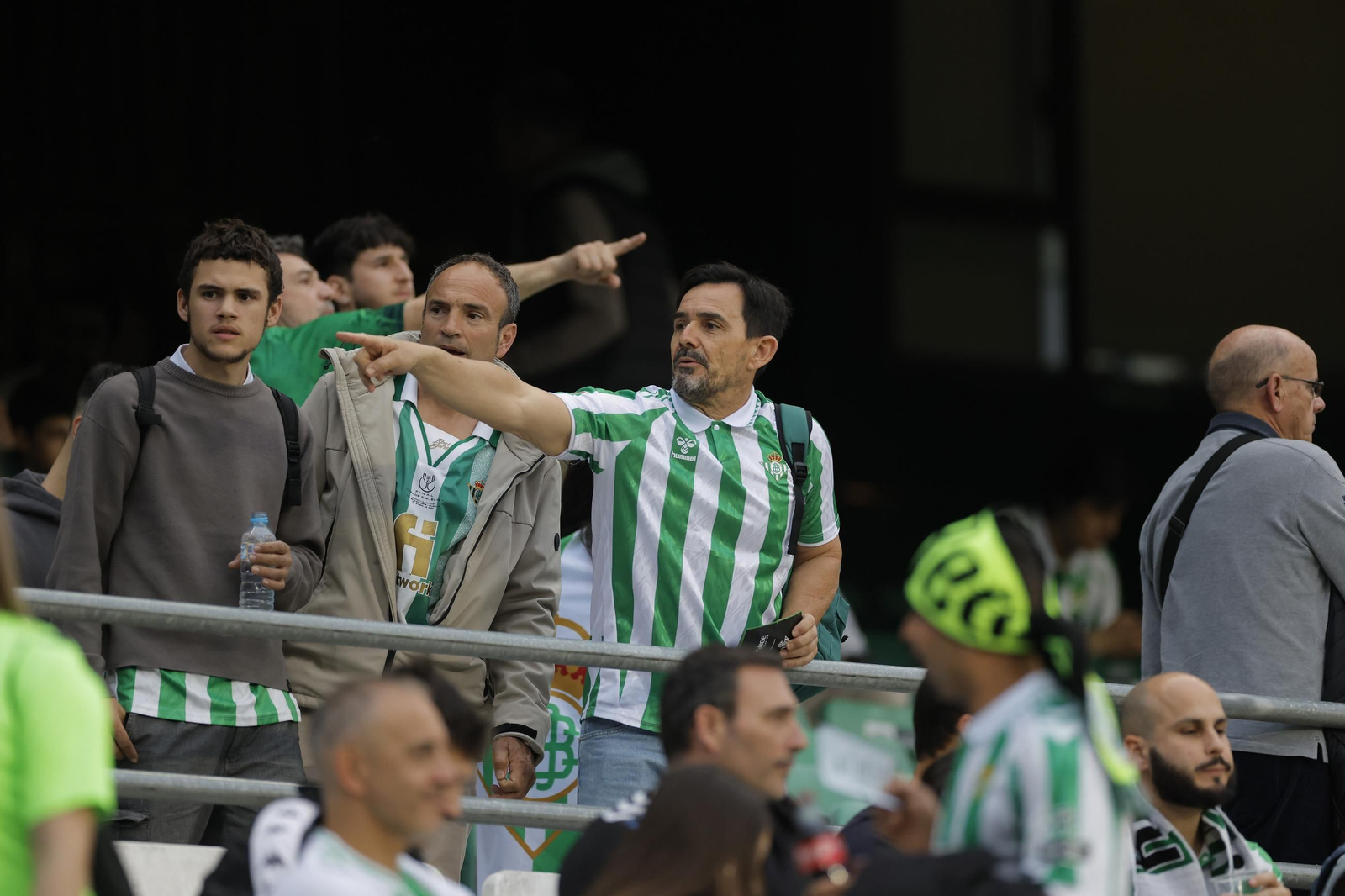 Búscate en las fotos del Betis - Jagiellonia