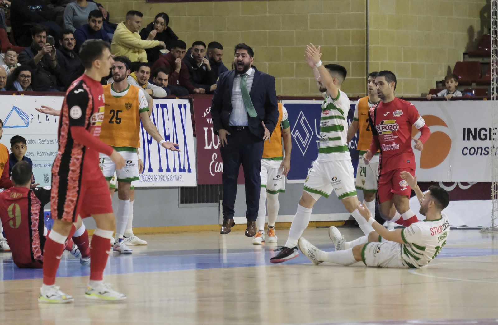 Las imágenes del empate entre el Córdoba Patrimonio y ElPozo Murcia en Vista Alegre