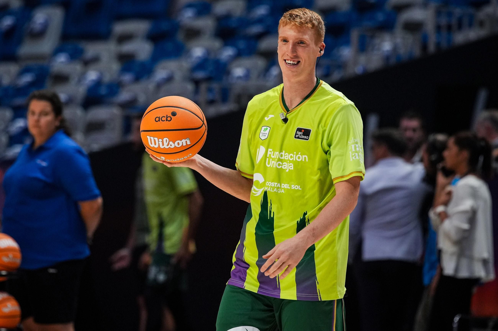 Unicaja-Valencia: Abrazos de viejos conocidos