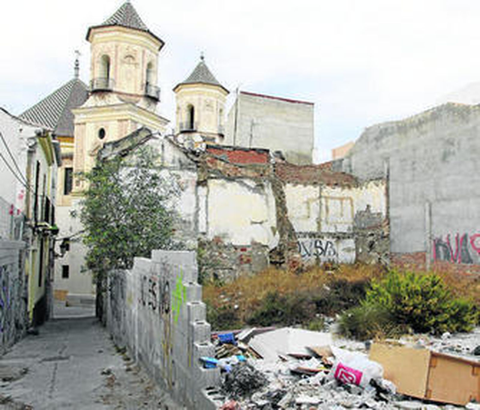 Vista de la calle Chinchilla, en la que se aprecia el deterioro de la zona.