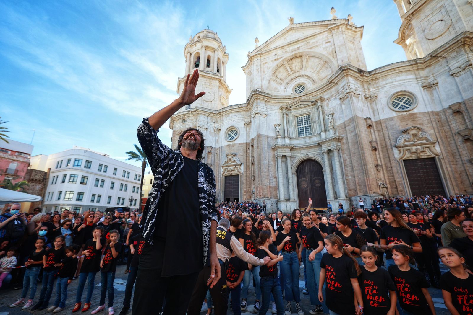 Imágenes del 'flashmob' por el Día del Flamenco en Cádiz