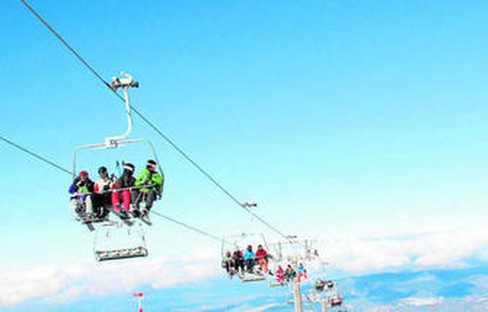Los paquetes turísticos incluyen un mínimo de dos días de esquí y snow en la estación granadina.