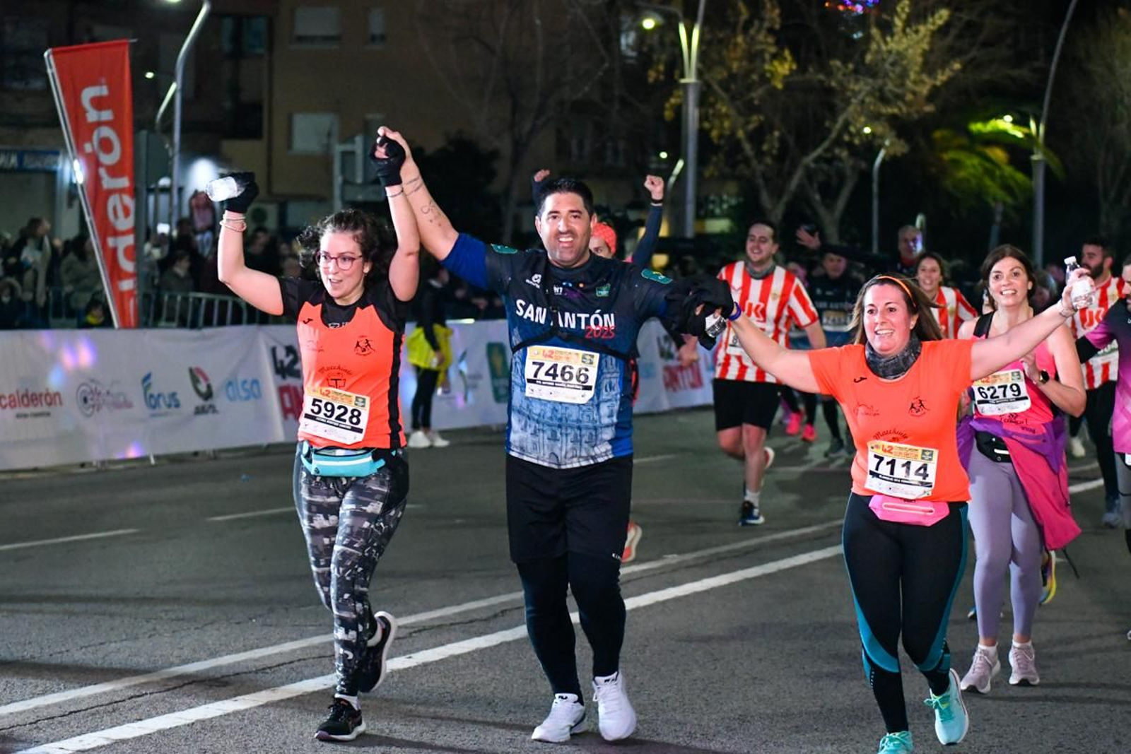 En imágenes: búscate en tu llegada a meta de la Carrera de San Antón 2025 (12)