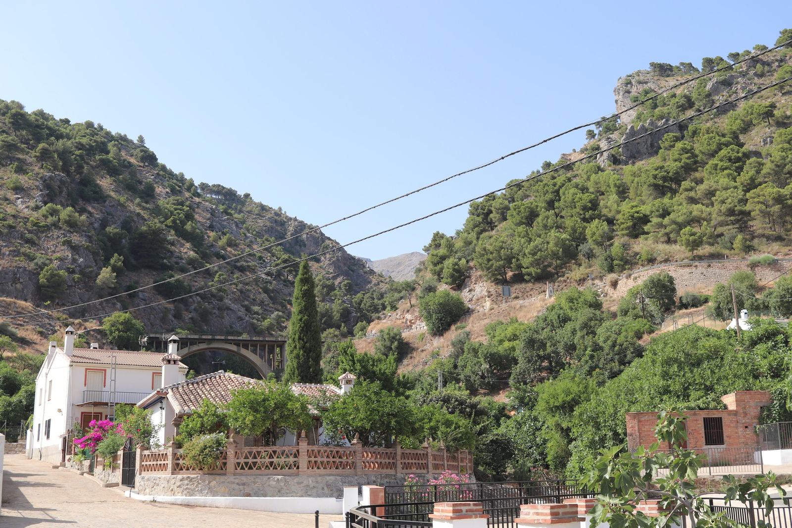 Así lucen Jorox, su entorno y su cascada, un oasis en Málaga para el caluroso verano de Andalucía