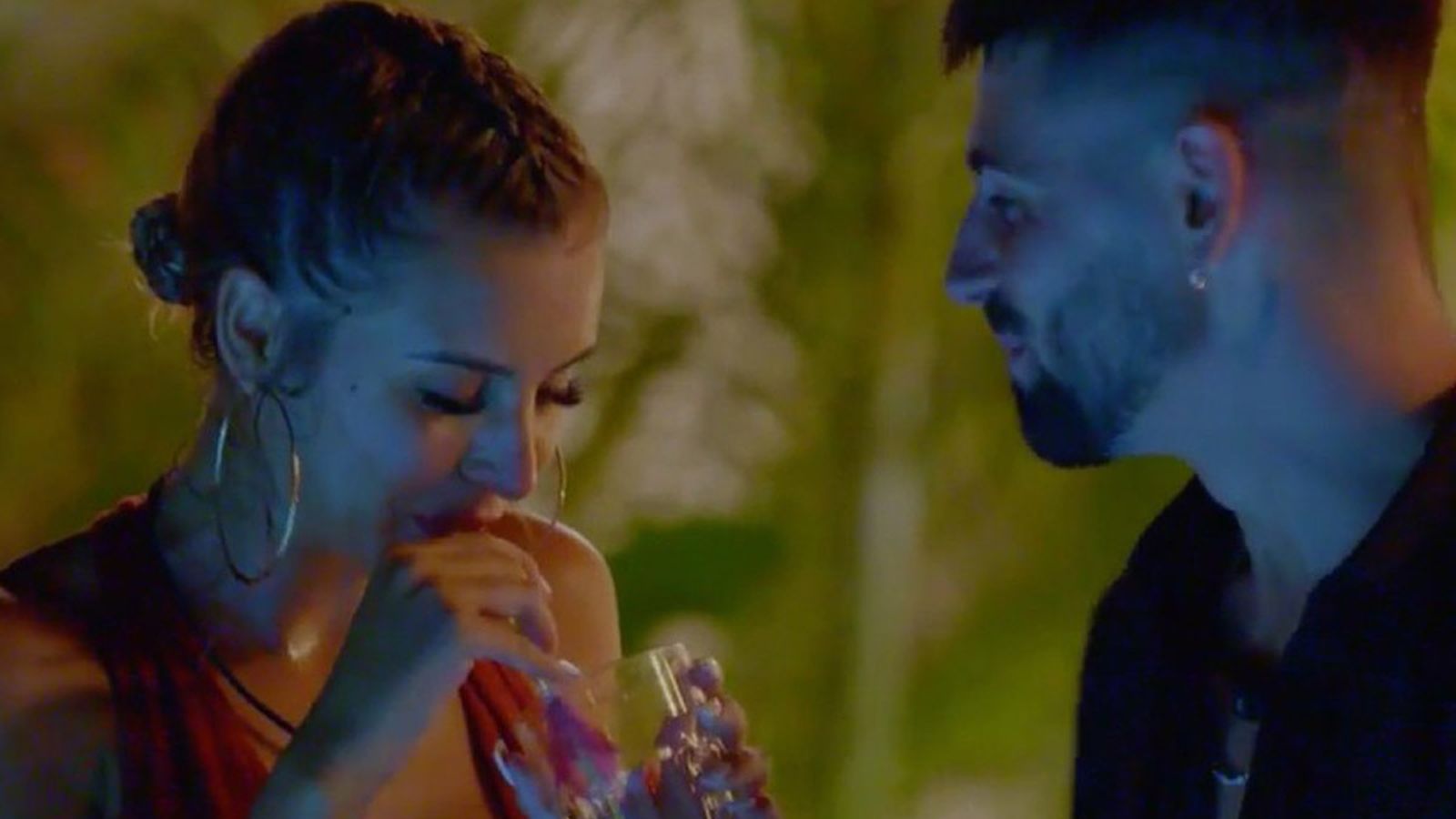 Marina, la primera infiel de esta edición, con su 'tentador', Isaac.