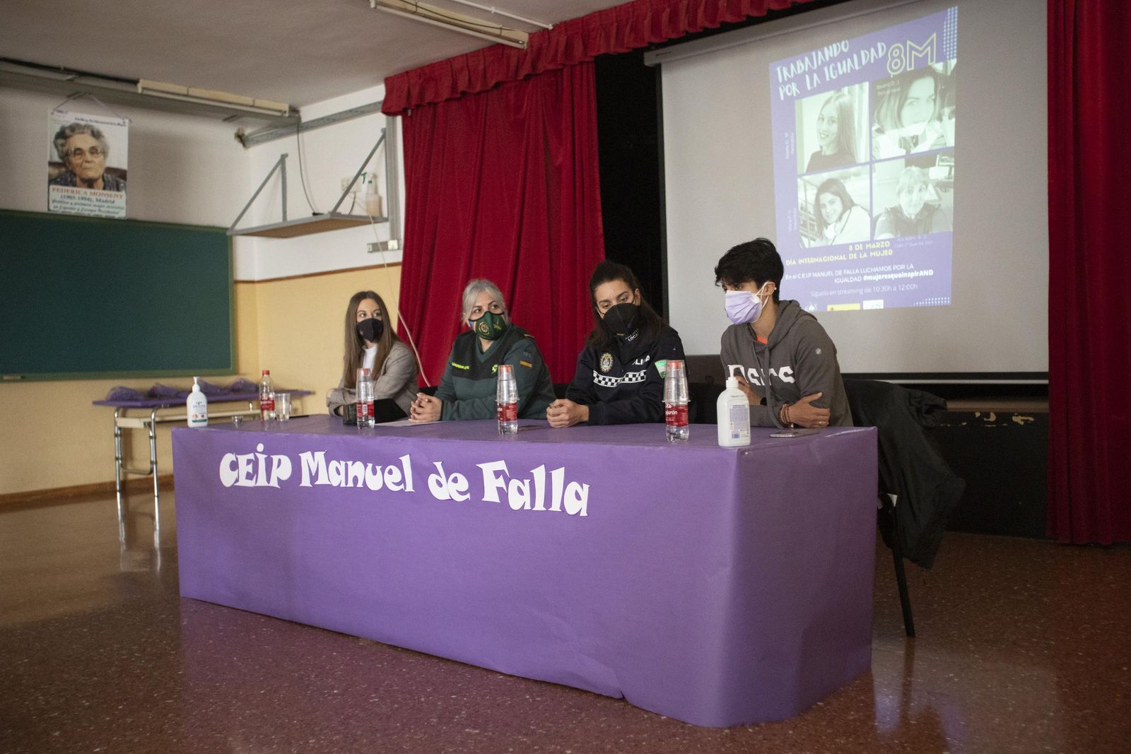 Fotogalería de la charla sobre la igualdad de cuatro mujeres en el CEIP Manuel de Falla de Peligros por el 8M 2021