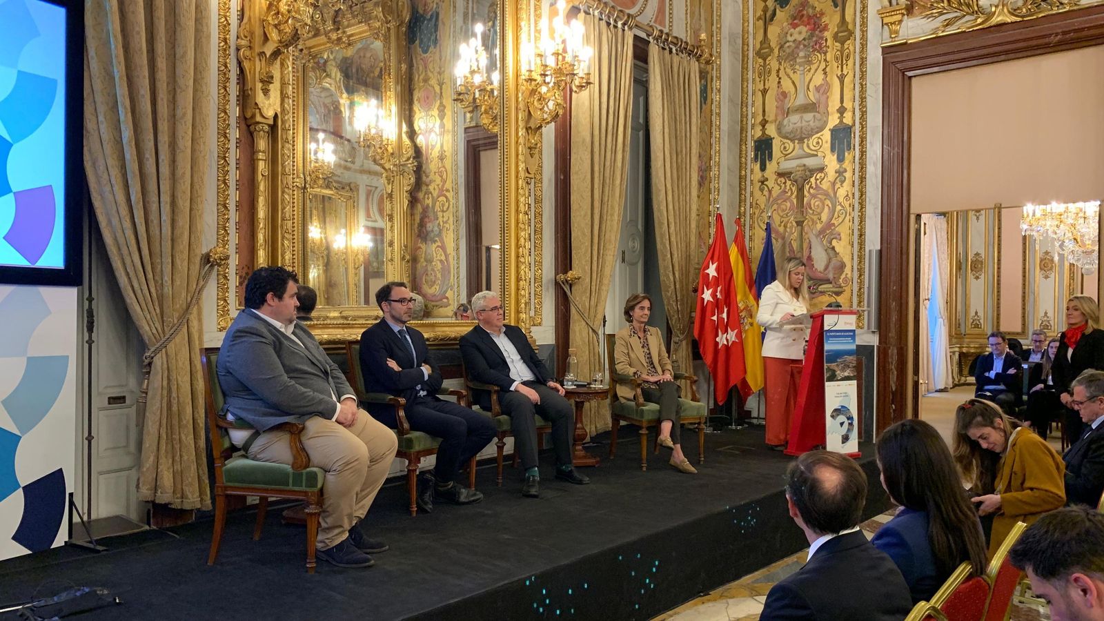 Una de las dos mesas redondas de la jornada.