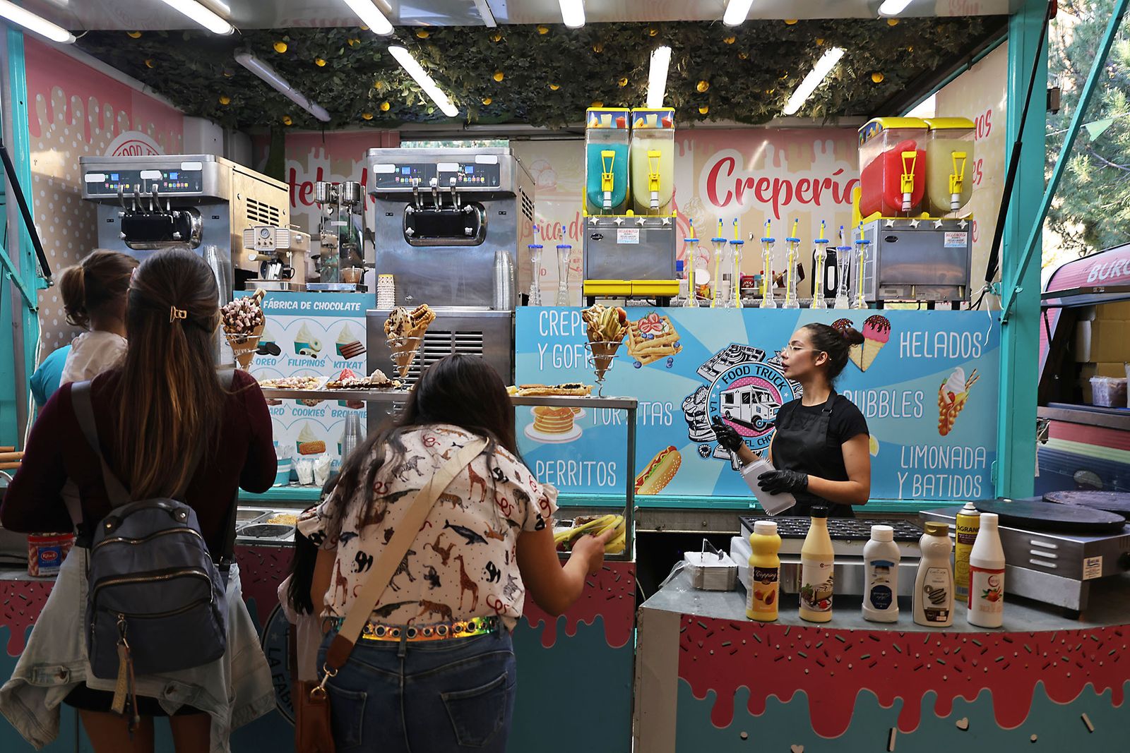 Imágenes del Festival Mundial de Foodtrucks y los cantajuegos DIsney en Huelva