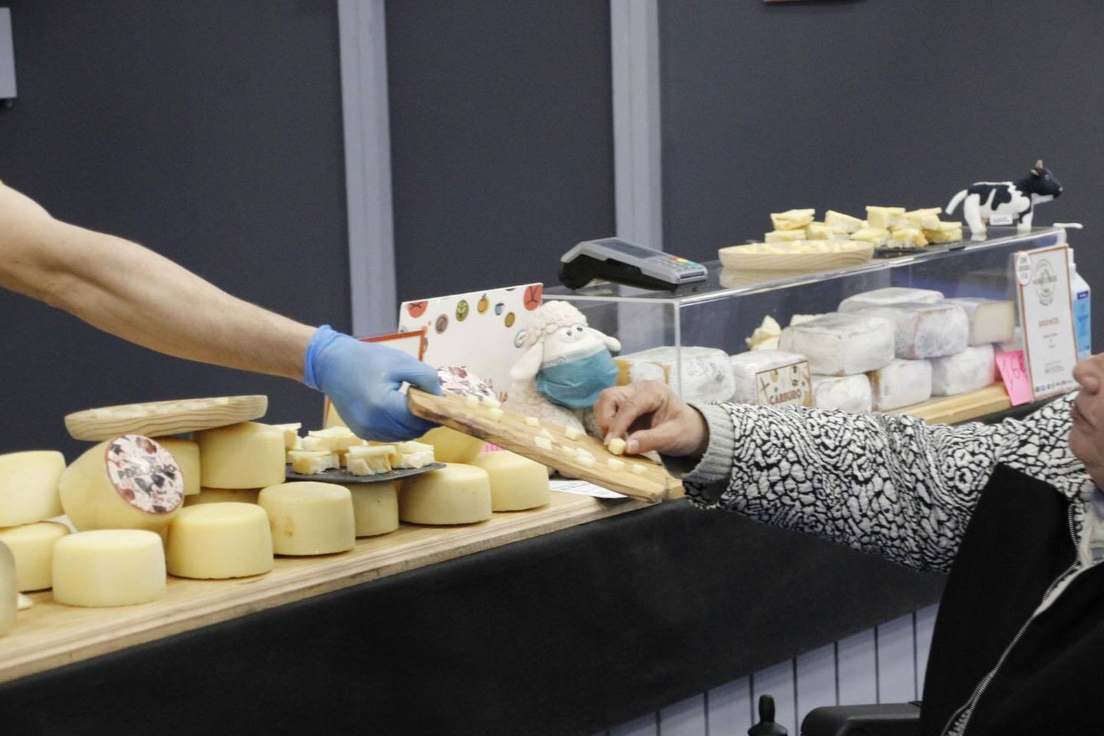 Un recorrido en imágenes por la Feria del Queso de Los Pedroches en Hinojosa del Duque